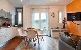 San Giusto Elegante Bilocale Con Balcone E Vista